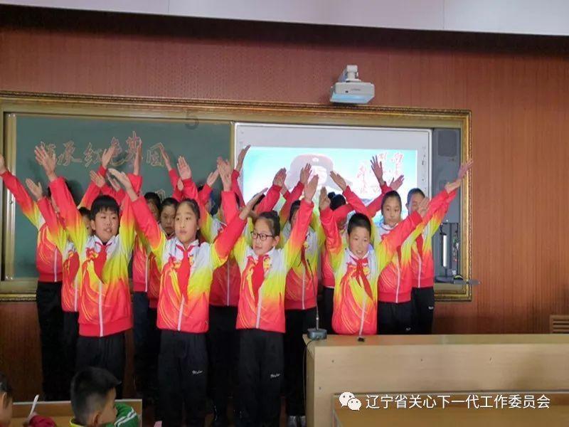 “整容式成长”莫小贝，曾被称为“最丑童星”，如今成功逆袭了！